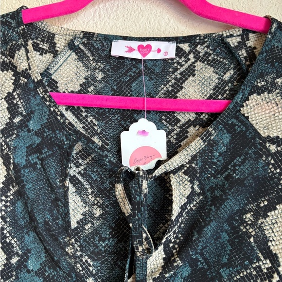 NWT Buddy Love Tie Front Split Bell Sleeve Blue and Beige Snake Print Blouse S - Picture 2 of 8